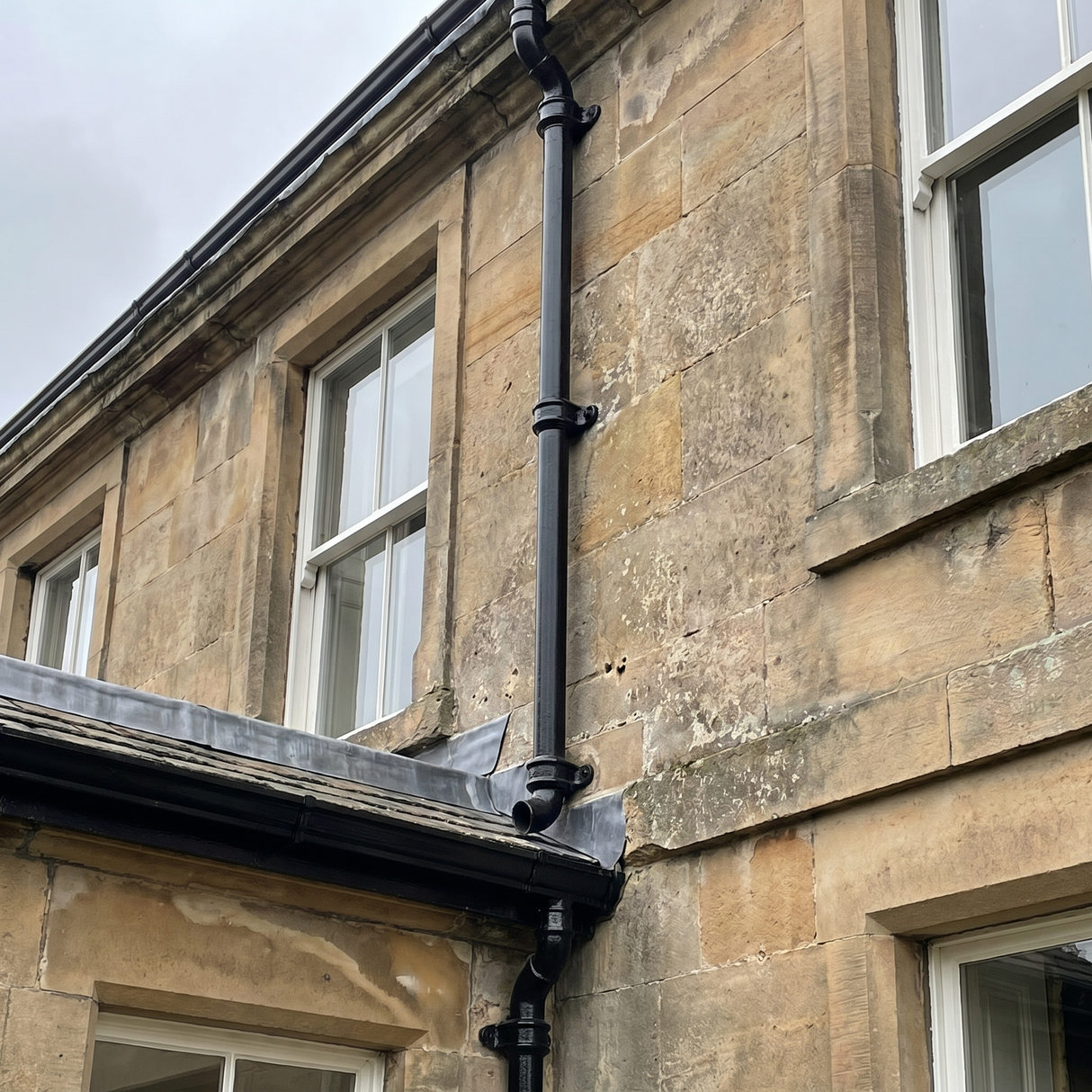 Alumasc Apex 100mm (4") x 1.83m Cast Iron Downpipe without Ears - Black