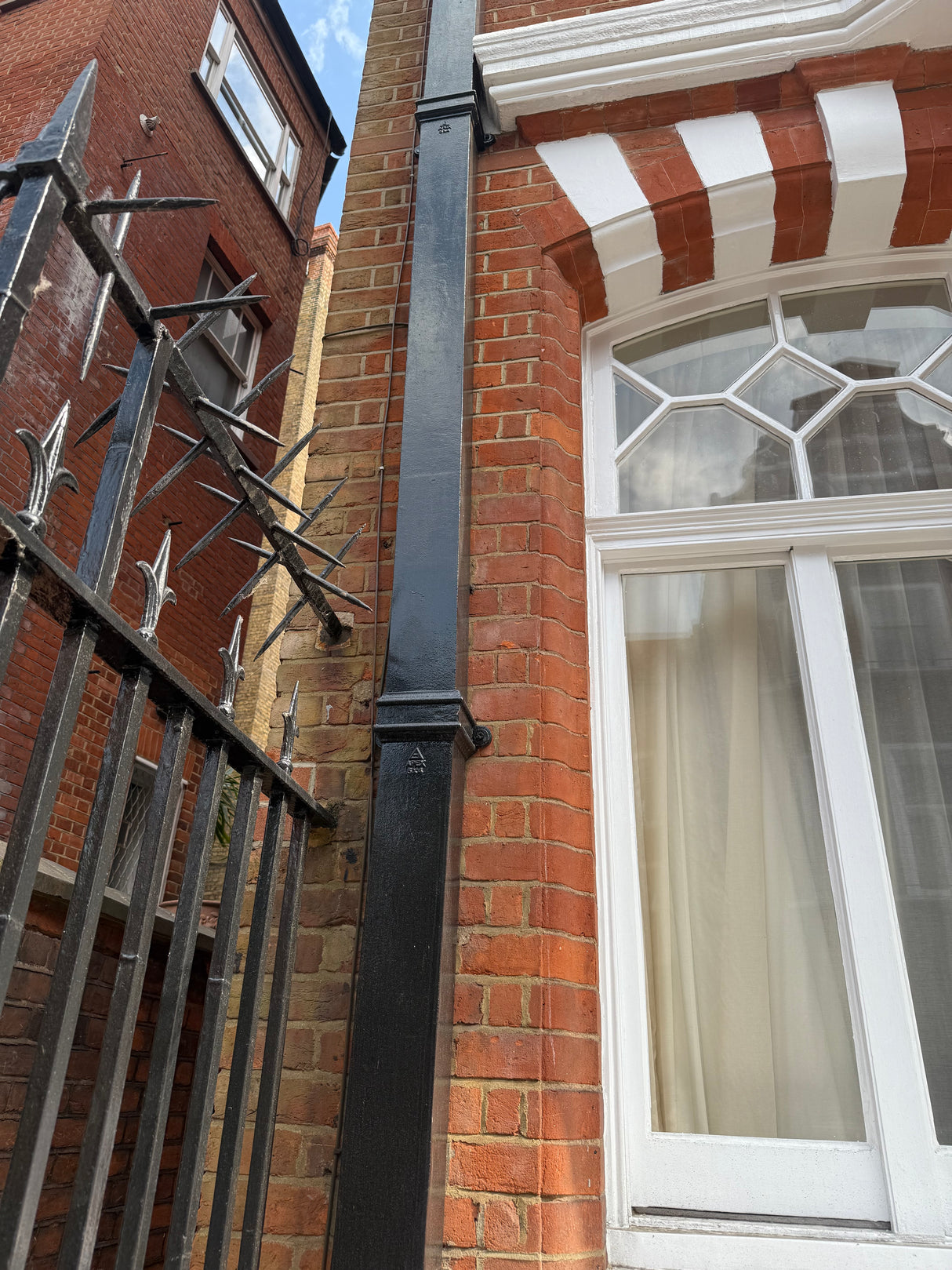 Alumasc Apex 1.83m (6ft) Cast Iron 100 x 75mm (4"x3") Square Downpipe with Ears - Primed