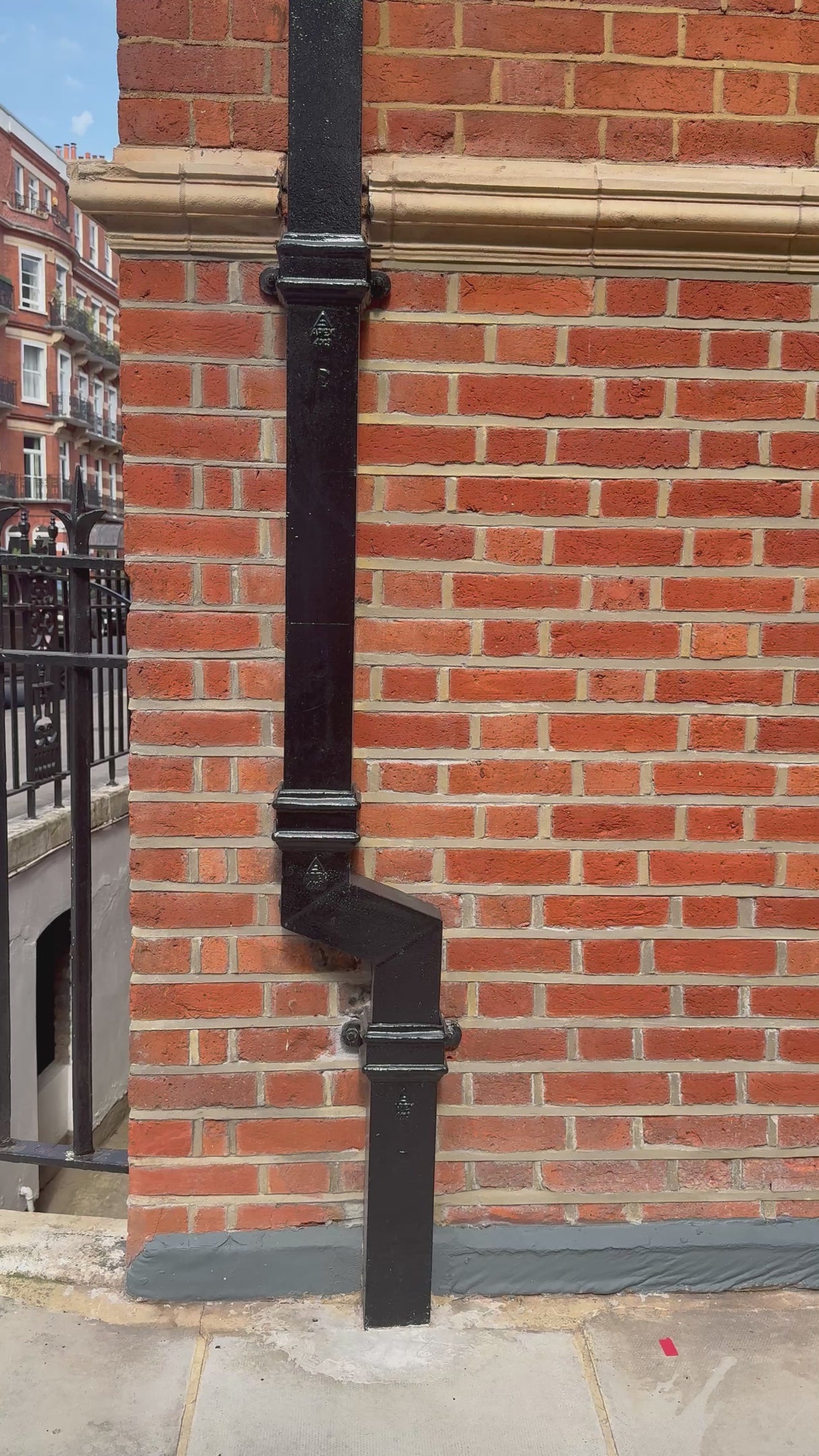 Alumasc Apex 1.83m (6ft) Cast Iron 100 x 75mm (4"x3") Square Downpipe with Ears - Primed